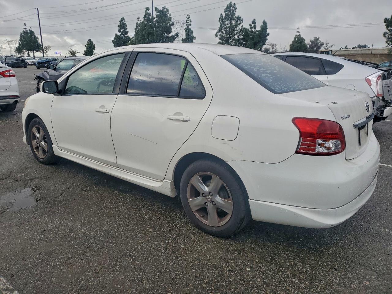 Toyota Yaris Image 12