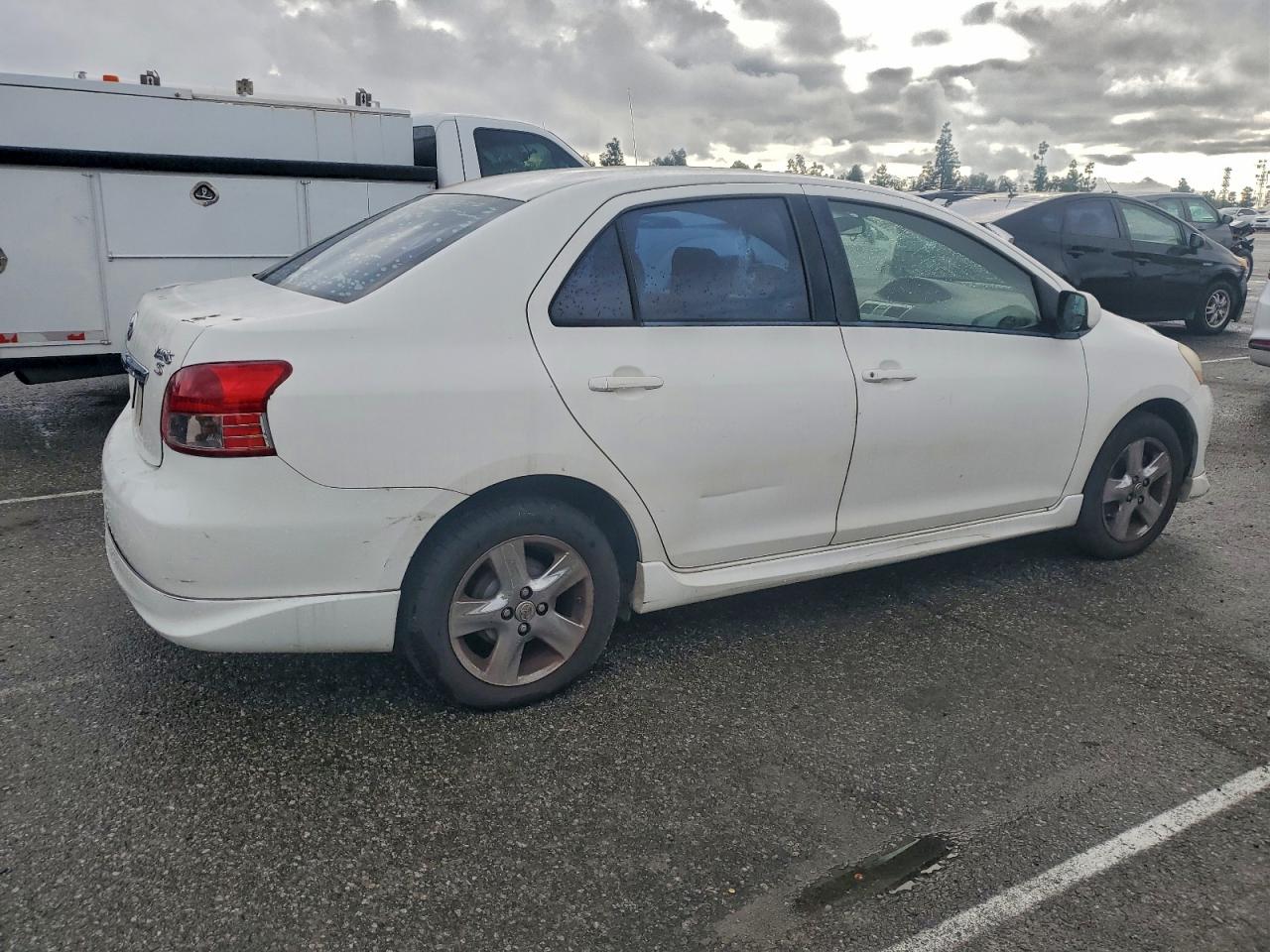 Toyota Yaris Image 6