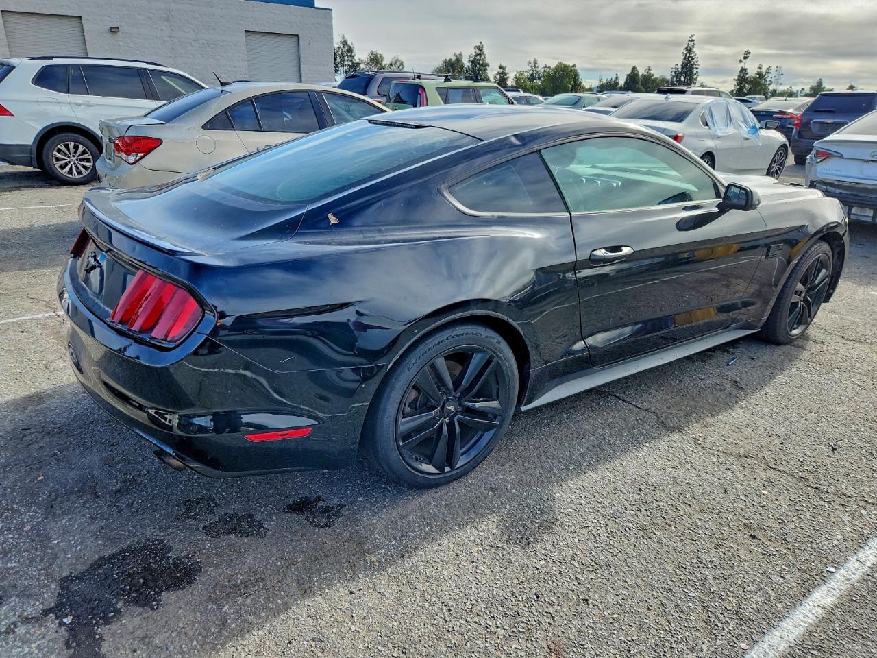 Ford Mustang Image 2