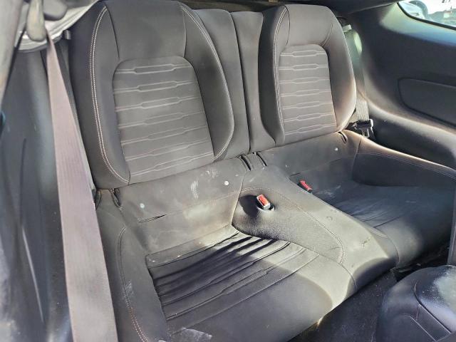 Ford Mustang Image 4