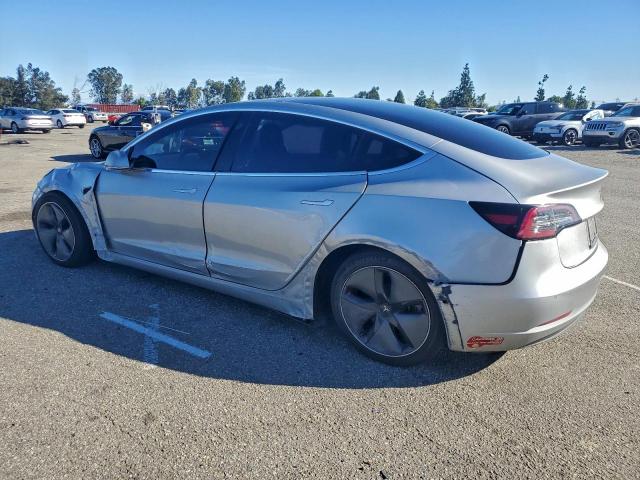 Tesla Model 3 Image 5