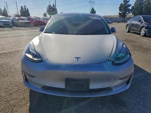 Tesla Model 3 Image 4
