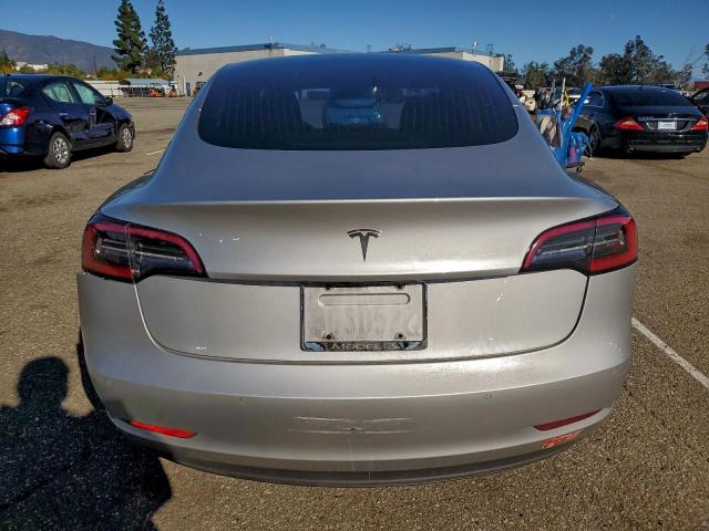 Tesla Model 3 Image 6