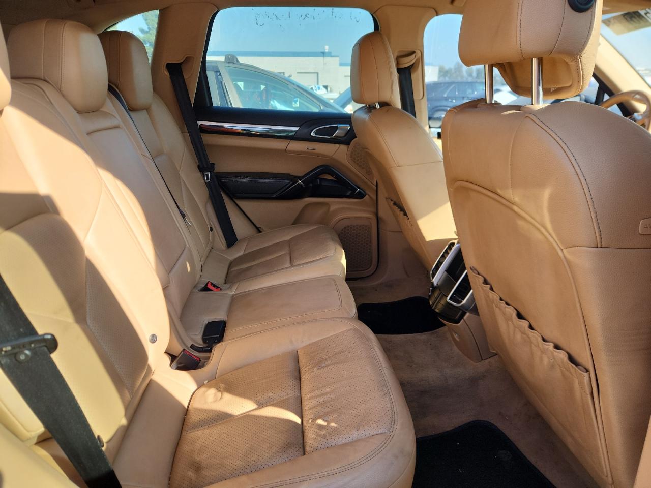 Porsche Cayenne Image 12