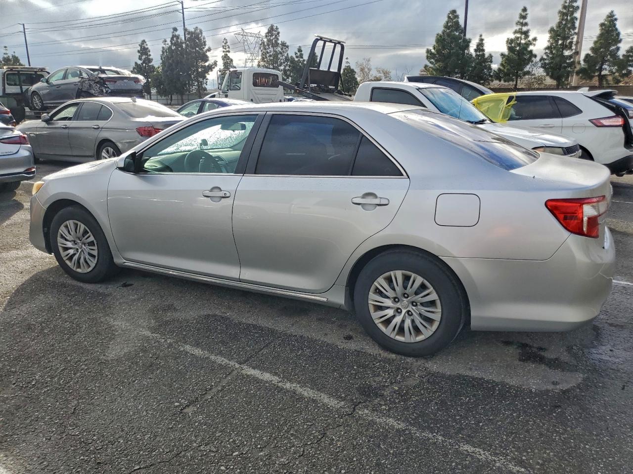 Toyota Camry Base Image 2