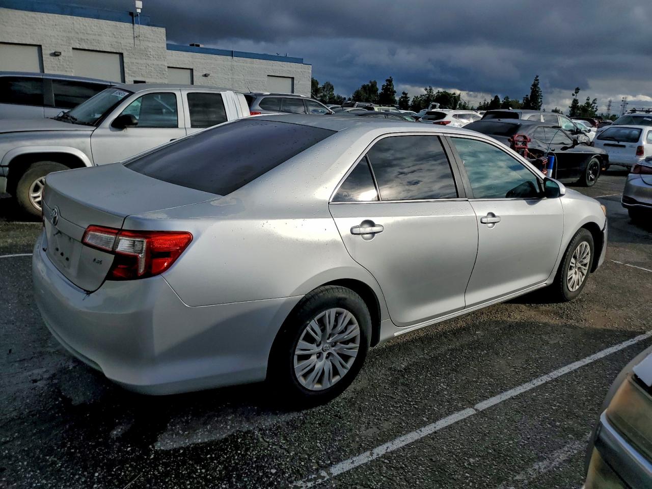 Toyota Camry Base Image 8