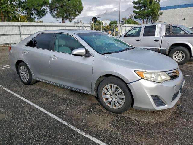 Toyota Camry Base Image 3