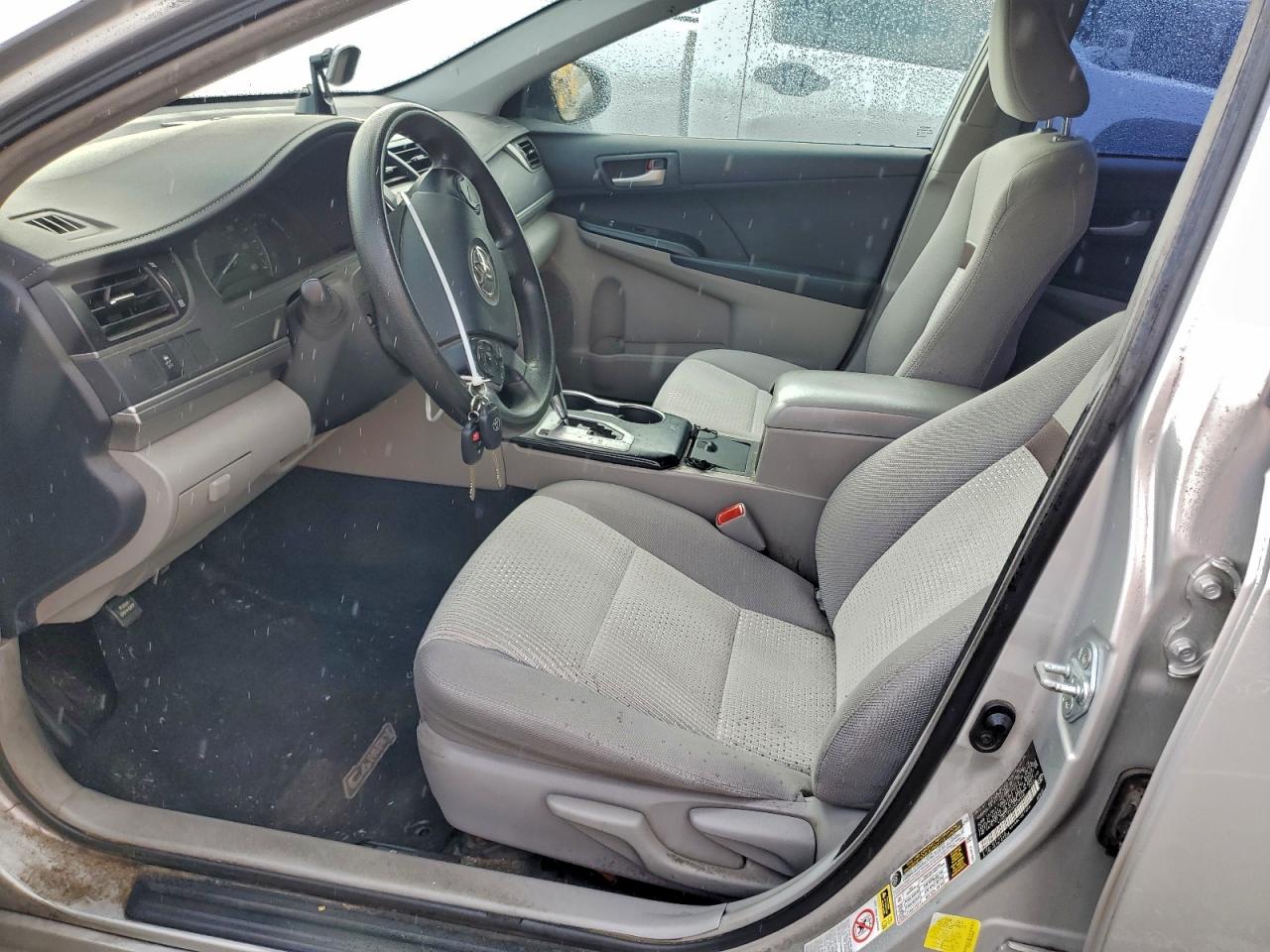 Toyota Camry Base Image 4