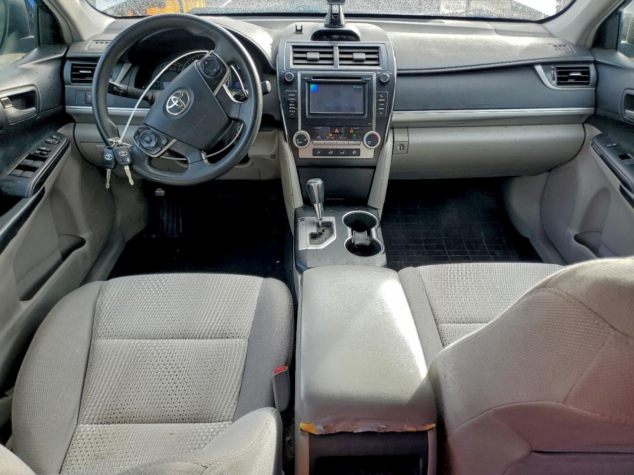 Toyota Camry Base Image 12