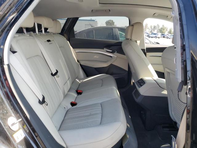 Audi Q8 Premium Plus Image 12