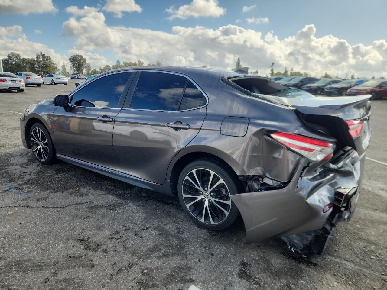Toyota Camry Se Image 4