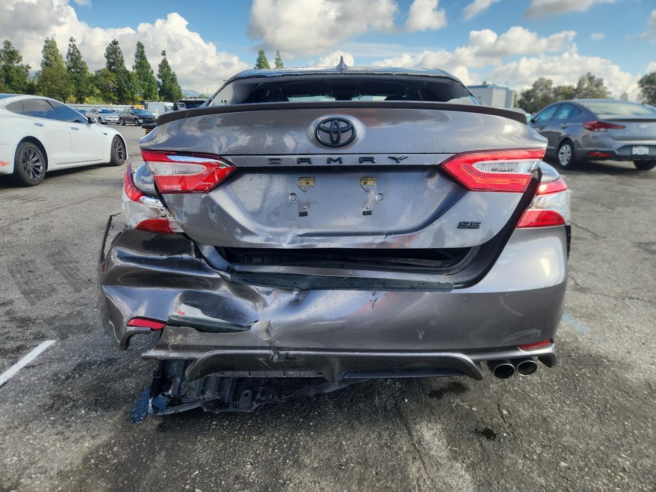 Toyota Camry Se Image 12