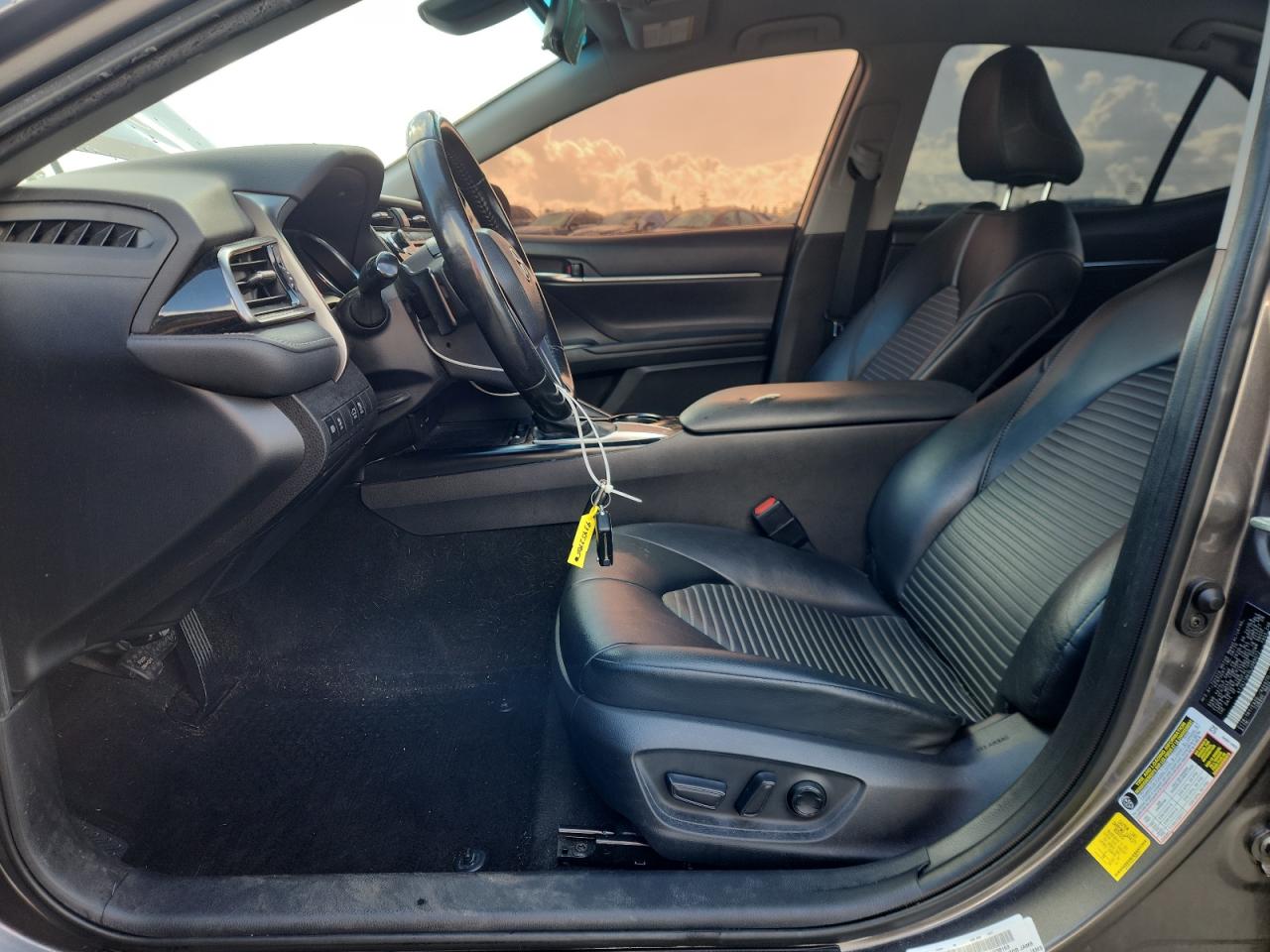 Toyota Camry Se Image 6