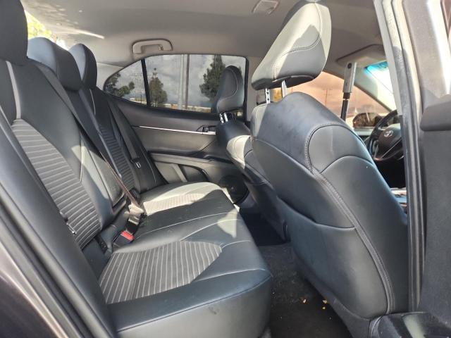 Toyota Camry Se Image 11