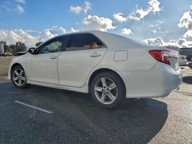 Toyota Camry L Image 3