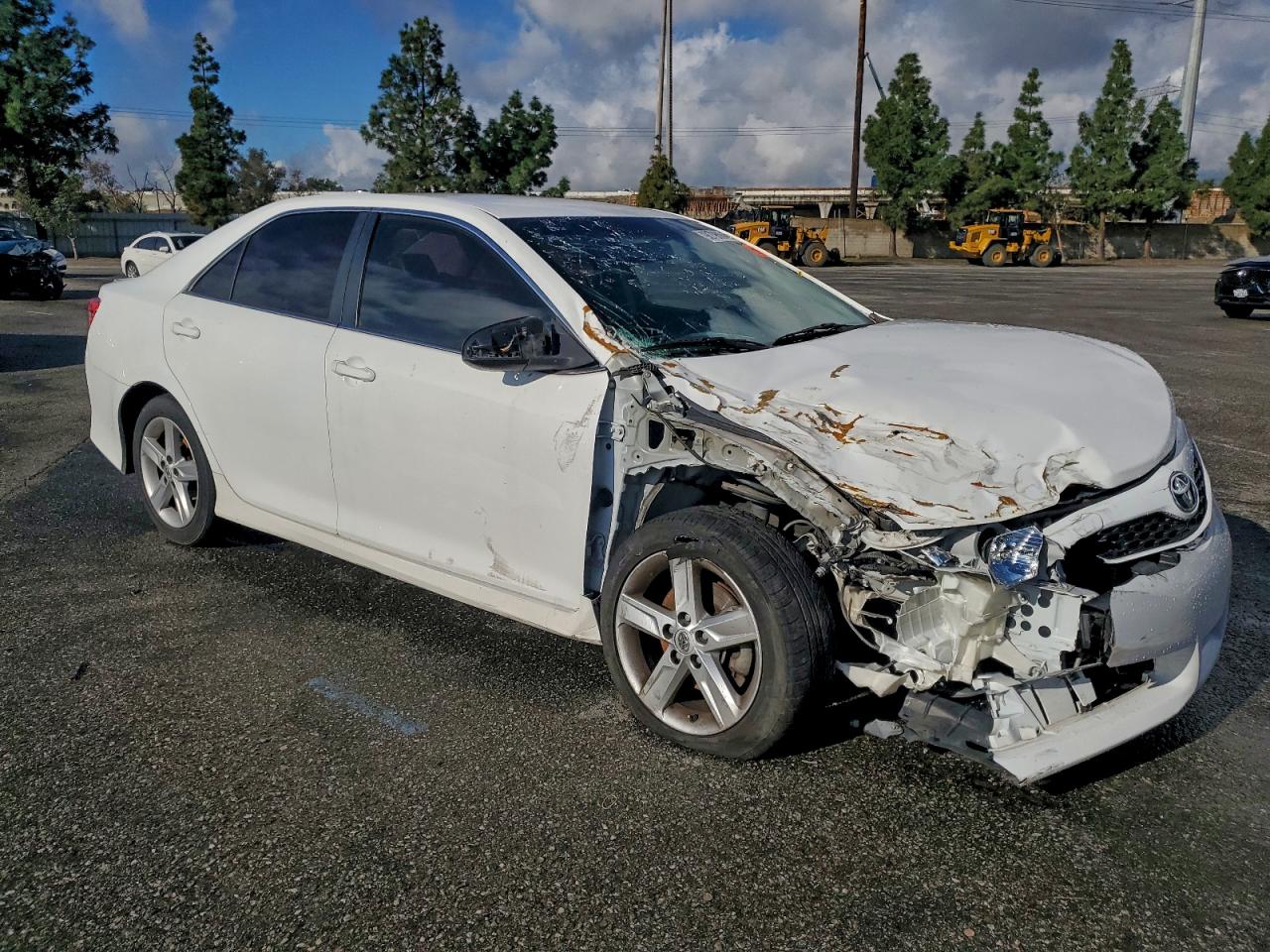 Toyota Camry L Image 2