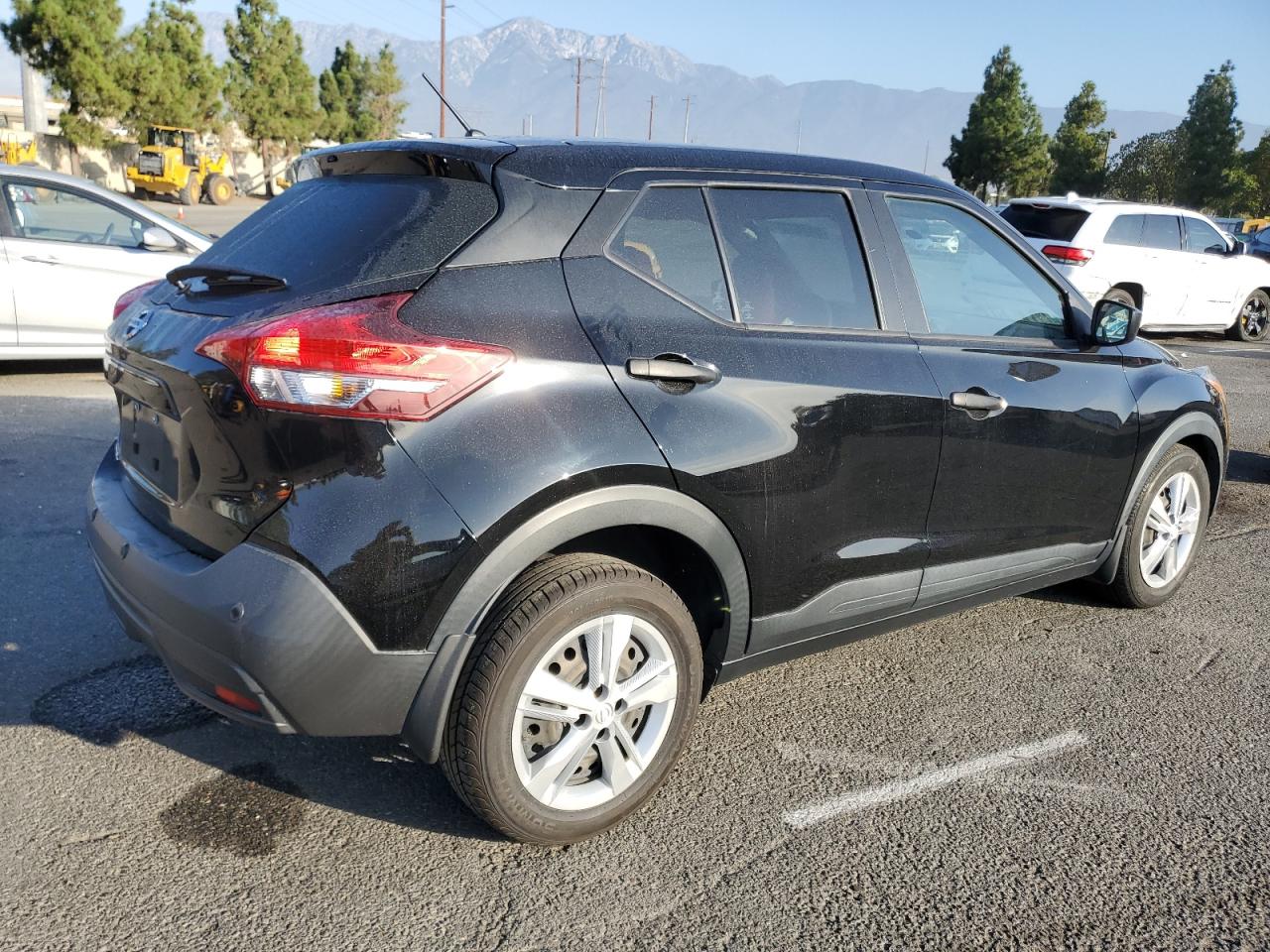 Nissan Kicks S Image 4