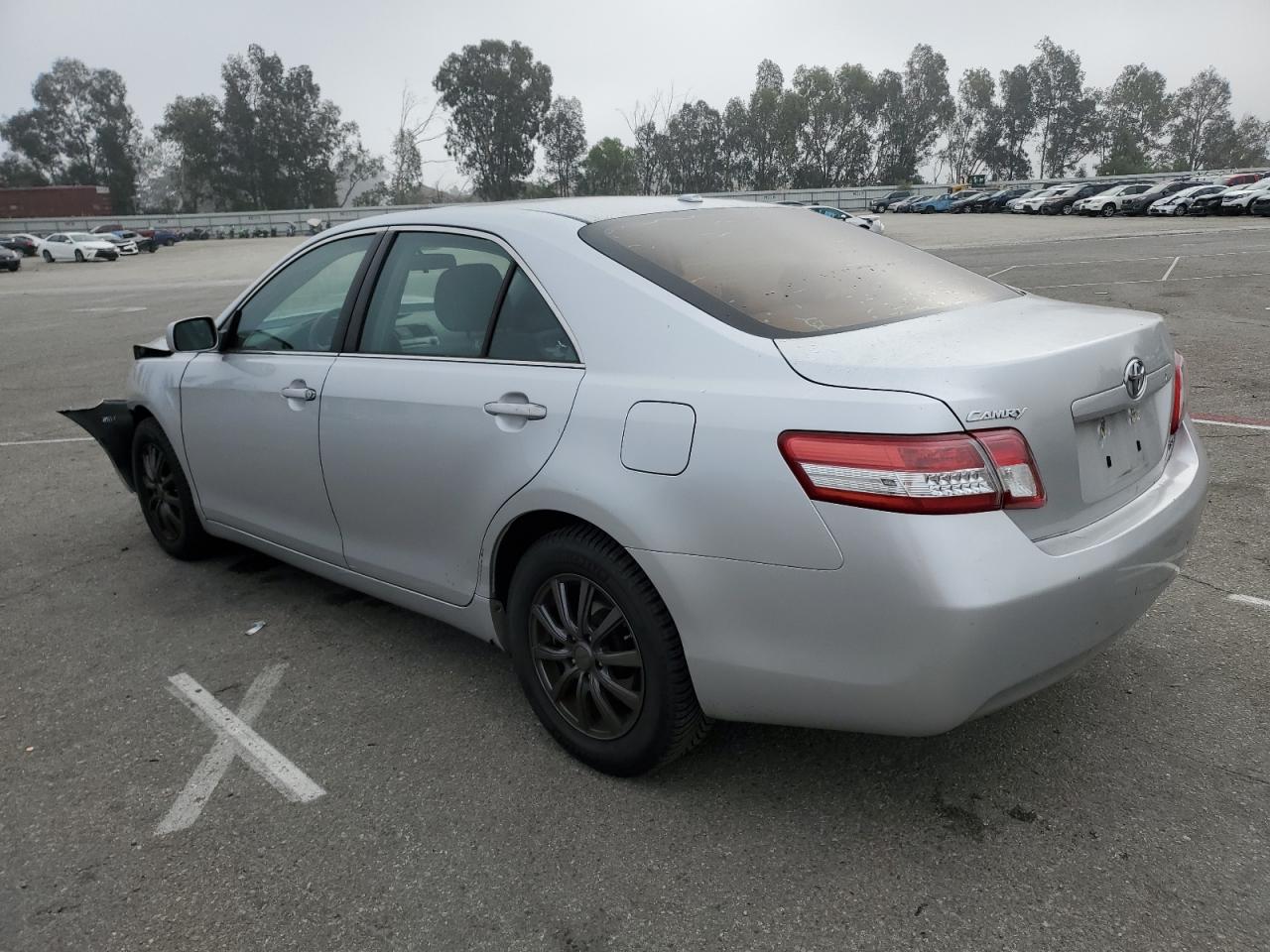Toyota Camry Base Image 2