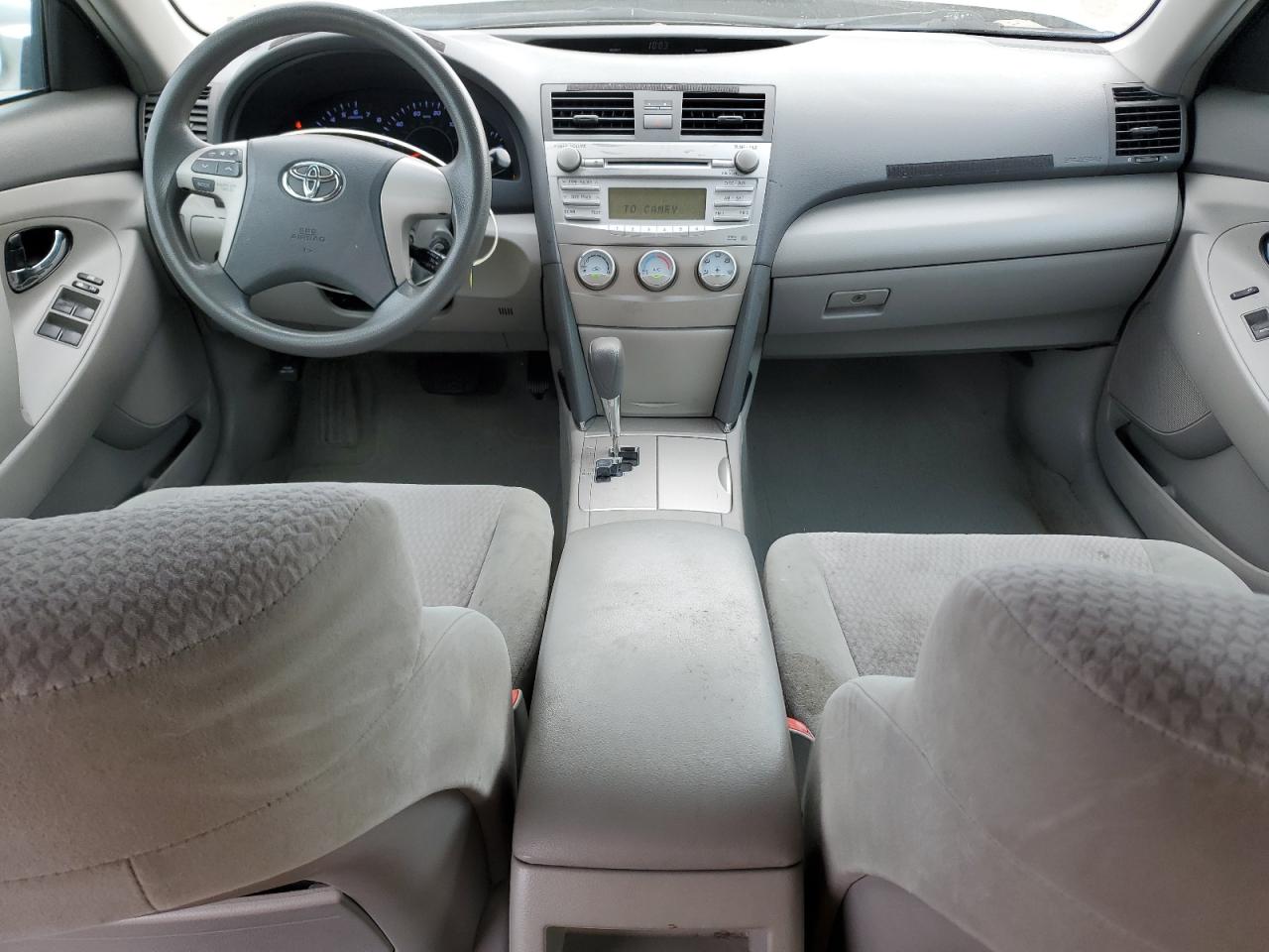 Toyota Camry Base Image 6