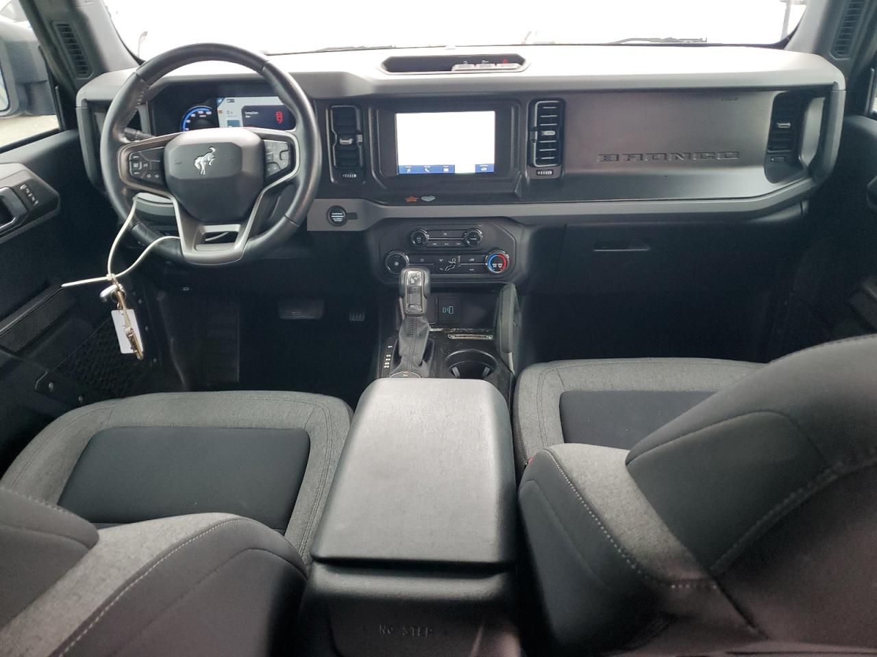 Ford Bronco Base Image 10