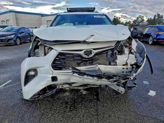 Toyota Highlander L Image 11