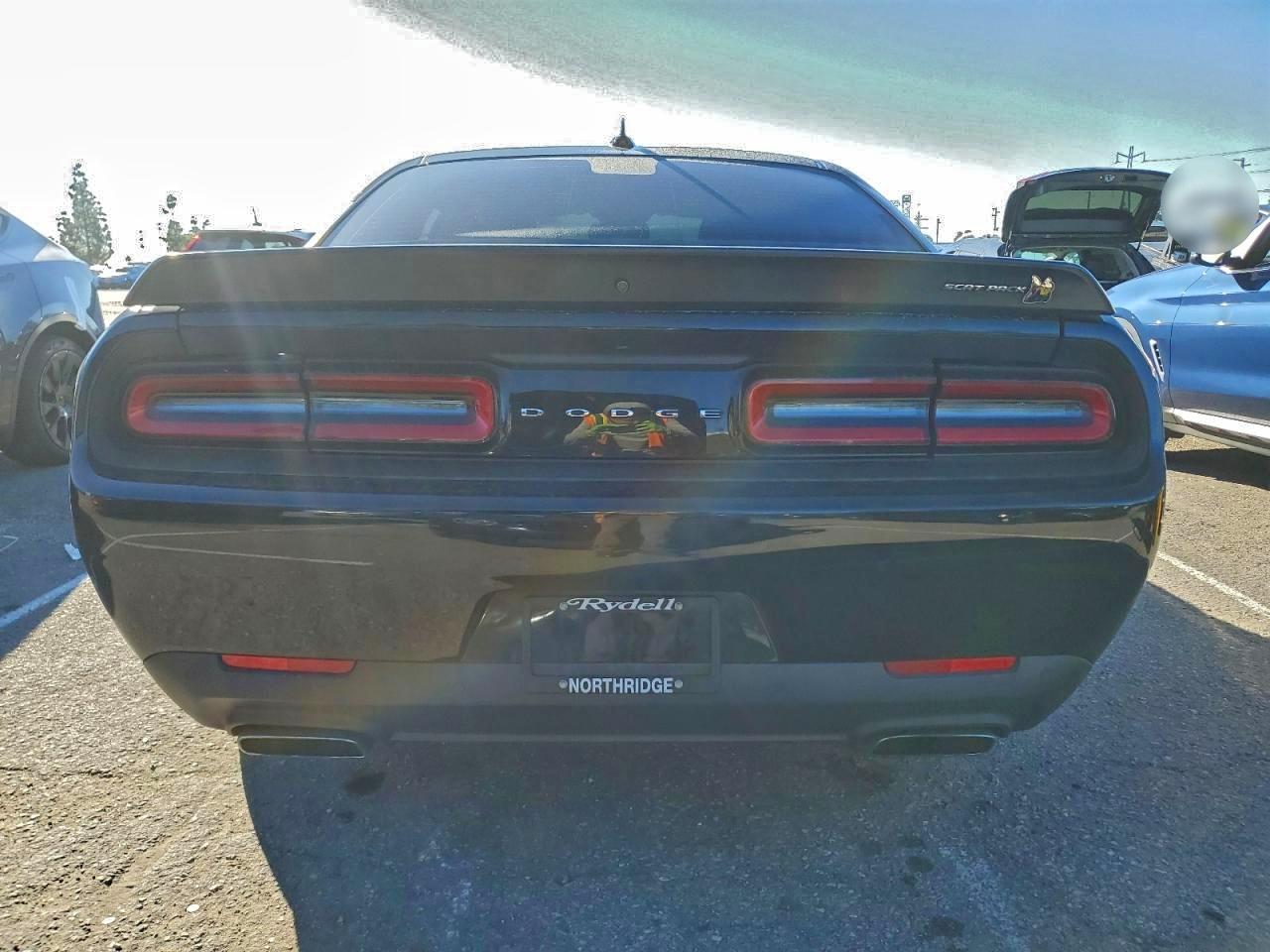 Dodge Challenger R/t Scat Pack Image 5