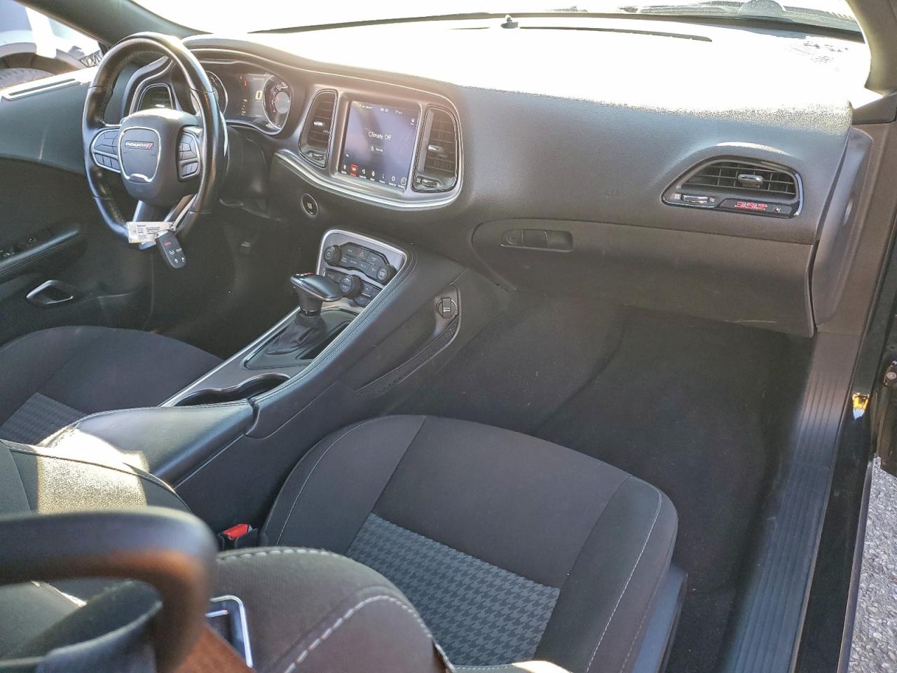 Dodge Challenger R/t Scat Pack Image 4