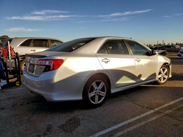 Toyota Camry Base Image 4