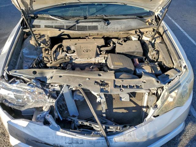 Toyota Camry Base Image 9