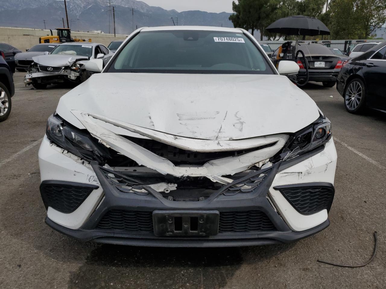 Toyota Camry Se Image 3