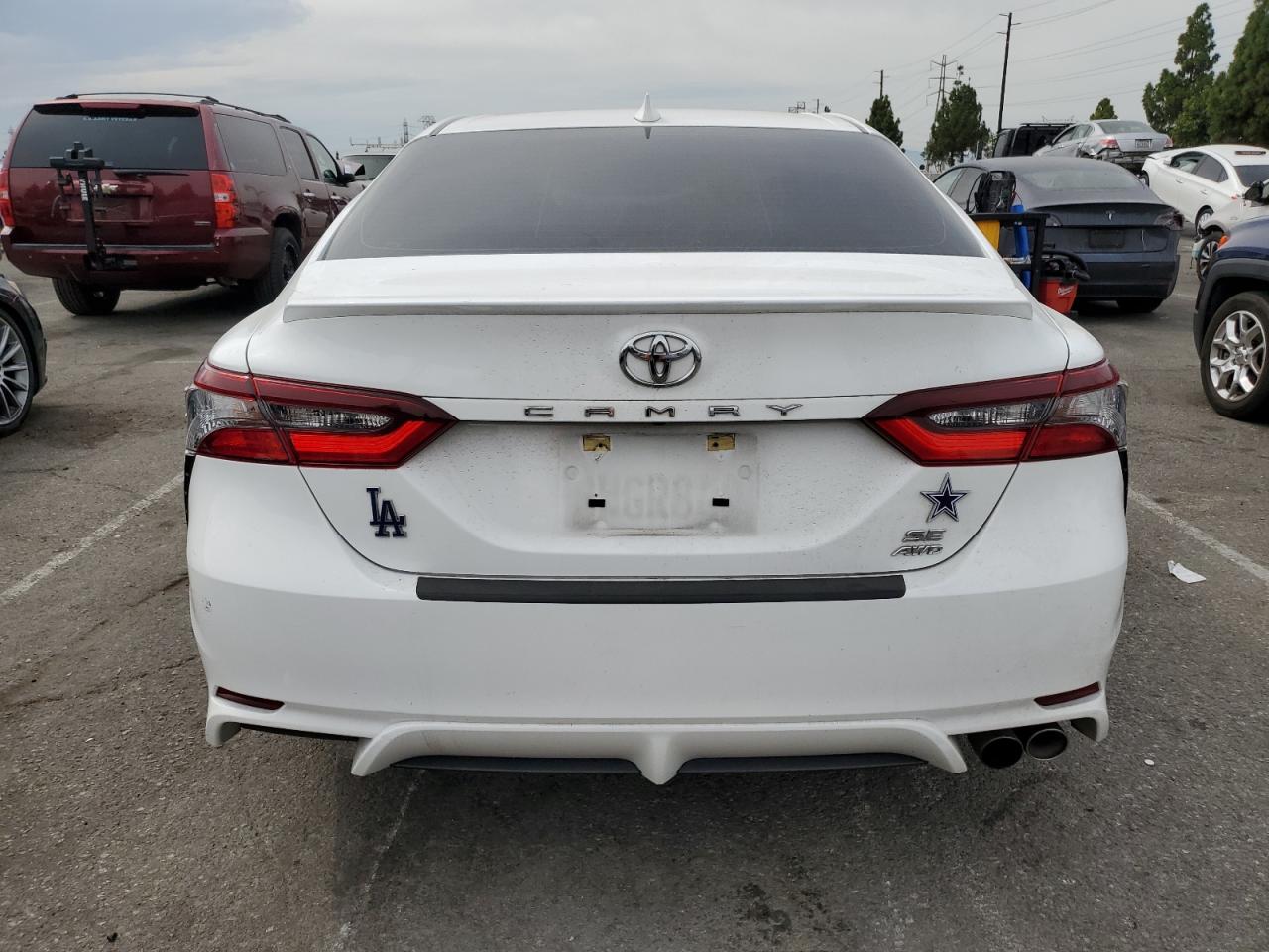 Toyota Camry Se Image 7