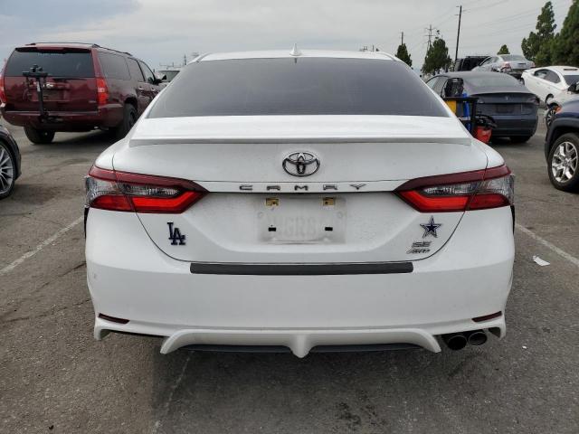 Toyota Camry Se Image 7