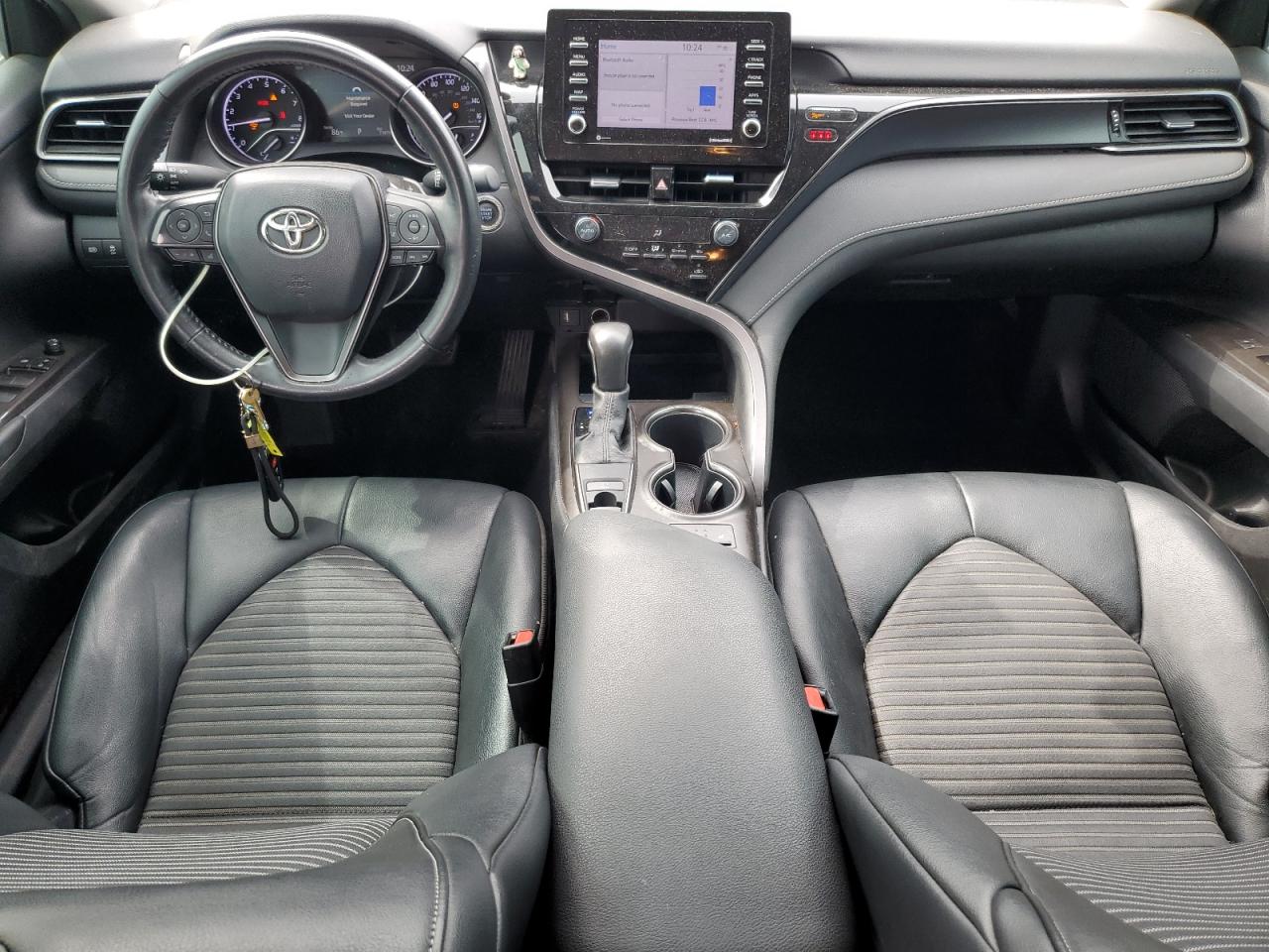 Toyota Camry Se Image 2