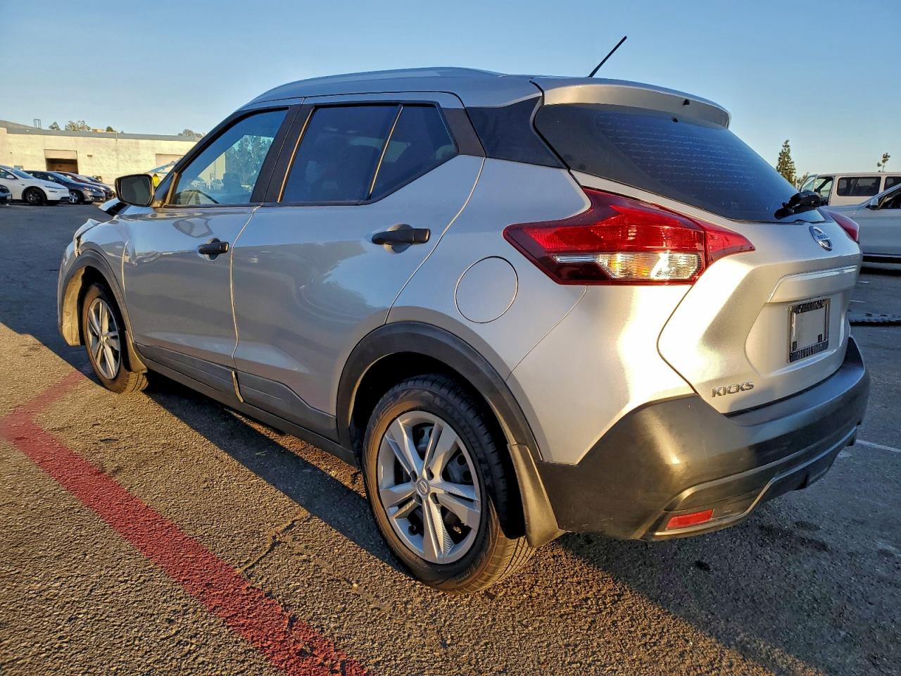 Nissan Kicks S Image 4