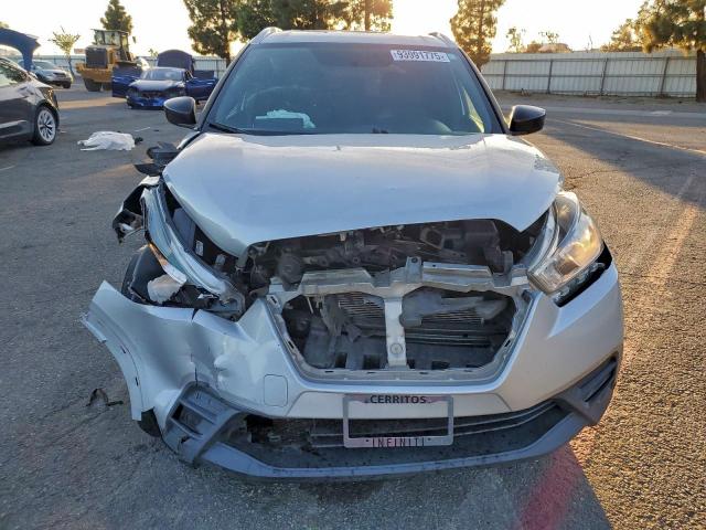 Nissan Kicks S Image 6