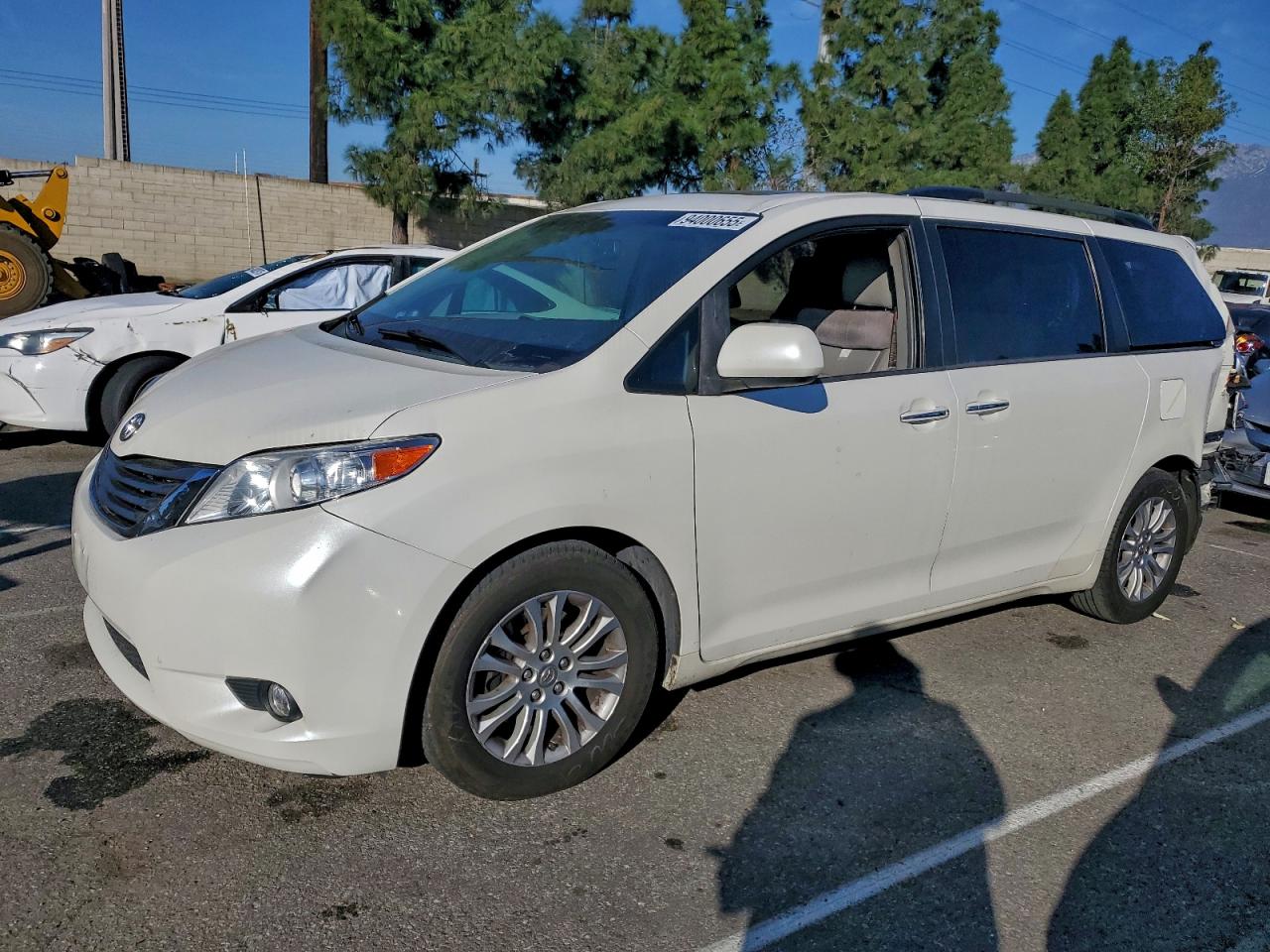 Toyota Sienna Xle Image 1