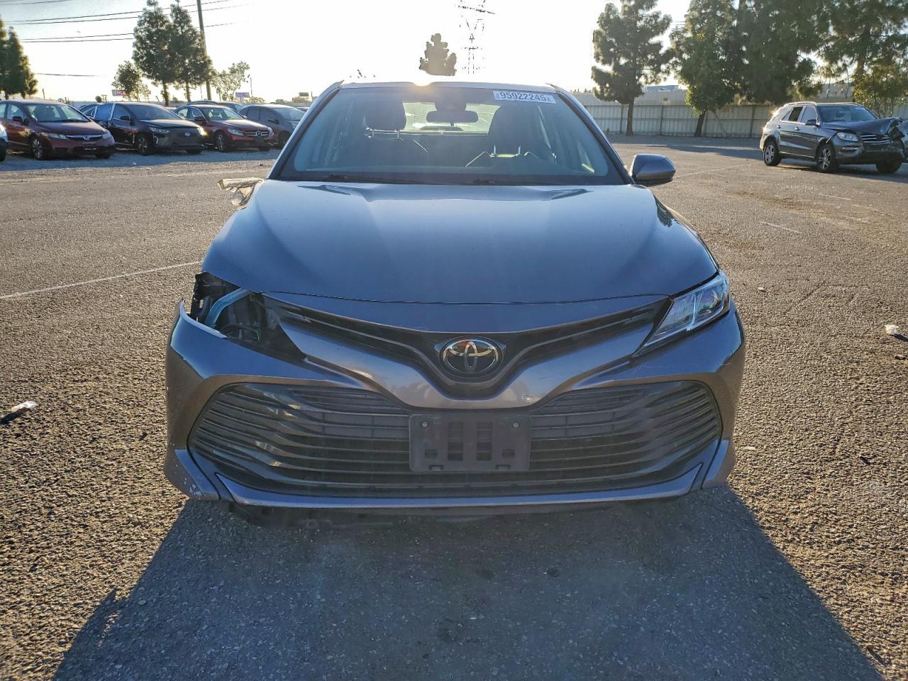 Toyota Camry Le Image 4