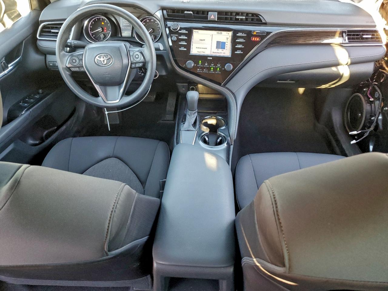 Toyota Camry Le Image 2