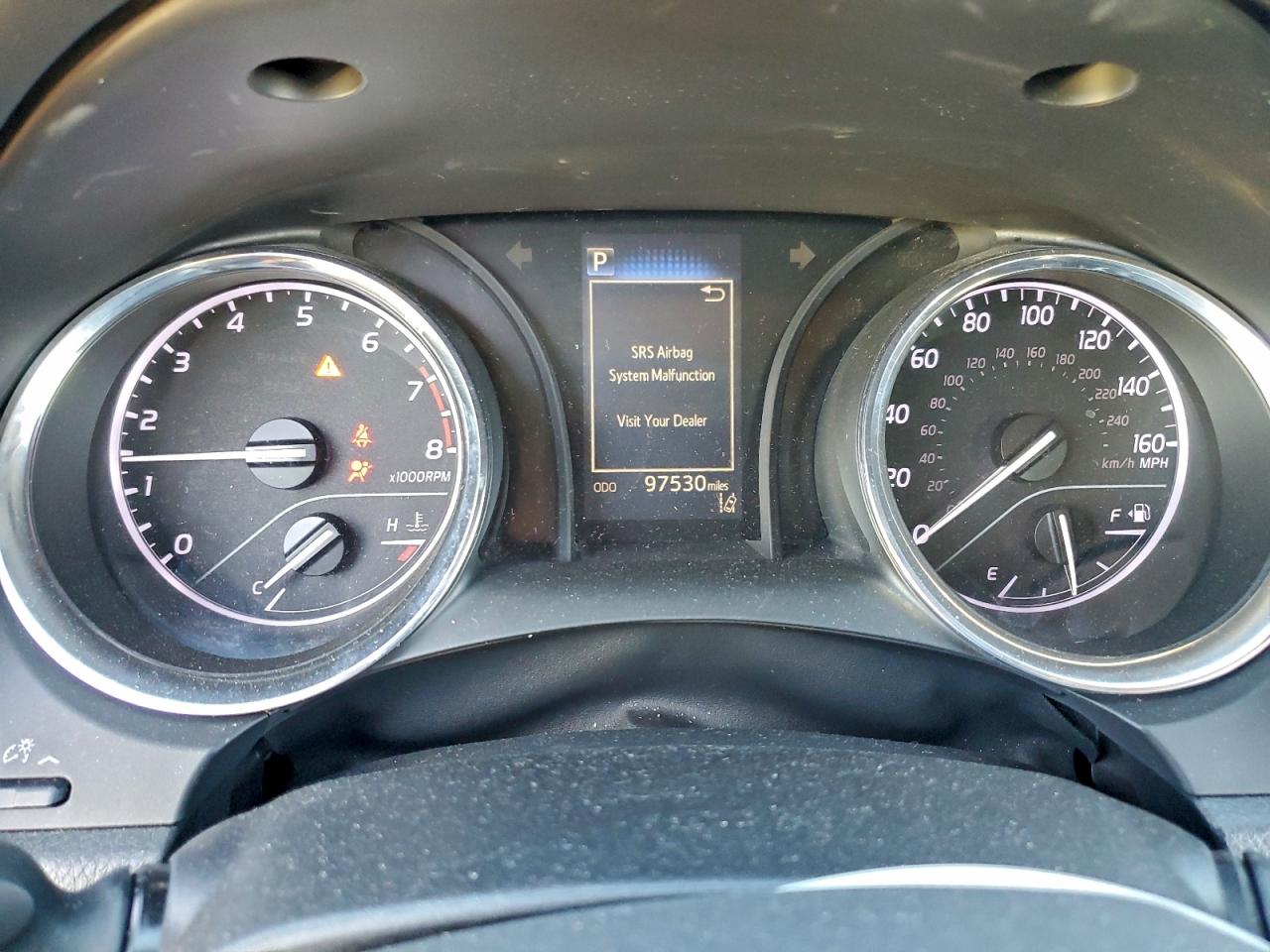 Toyota Camry Le Image 6