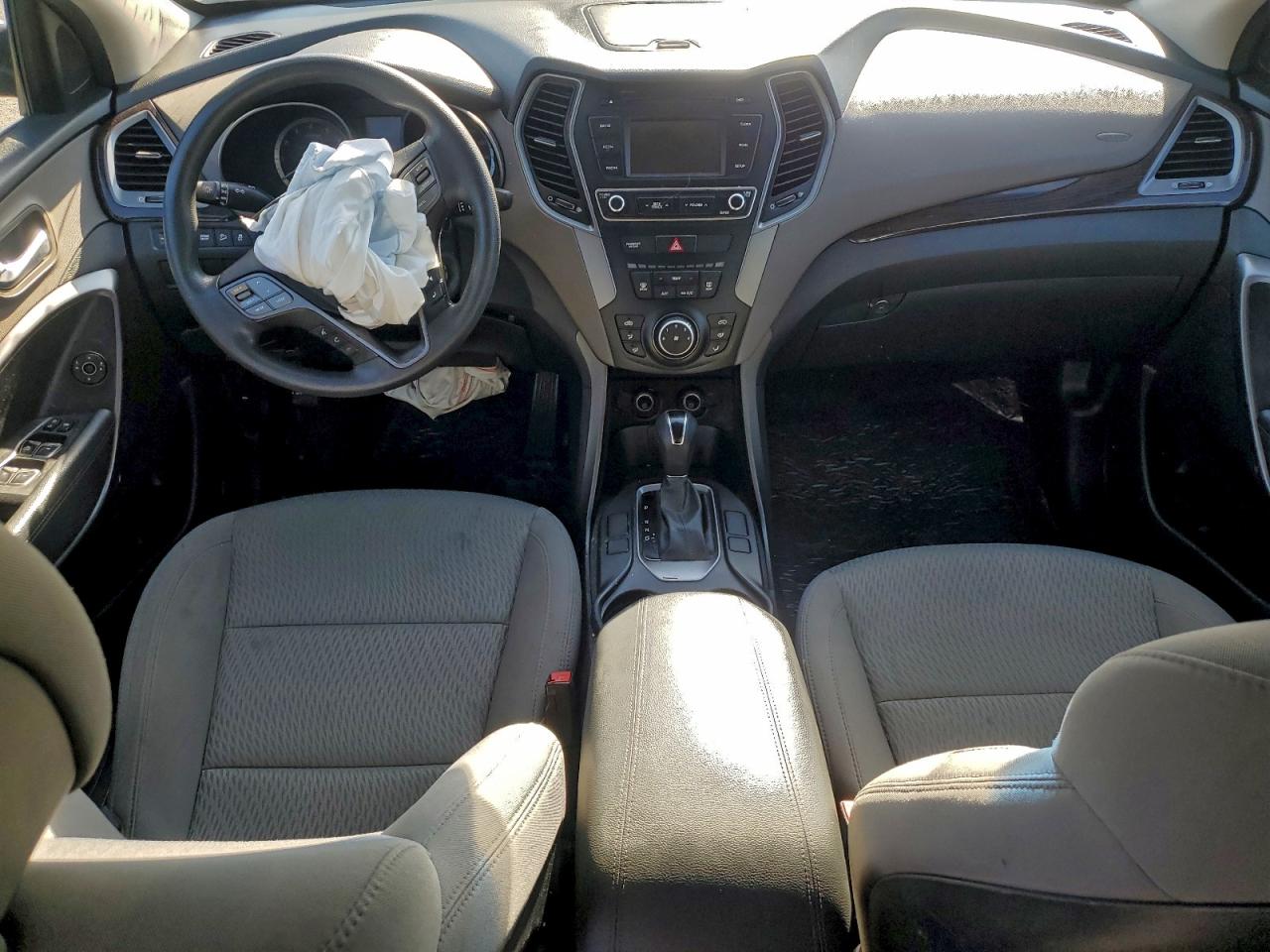 Hyundai SANTA FE Image 8