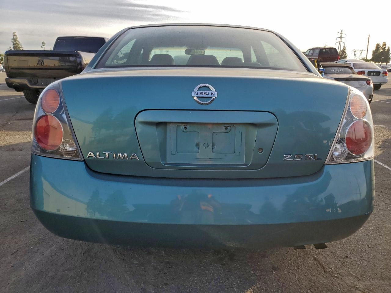 Nissan Altima Base Image 12