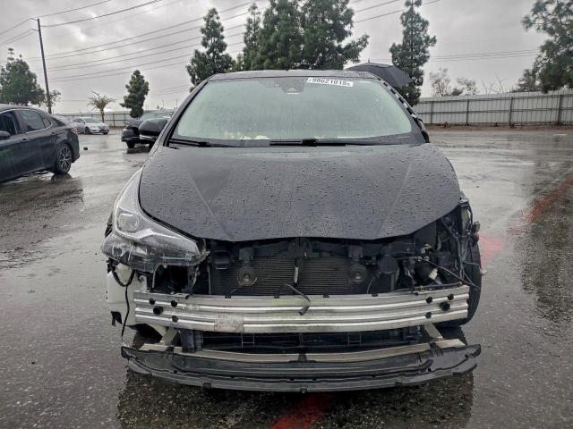 Toyota Prius Image 2