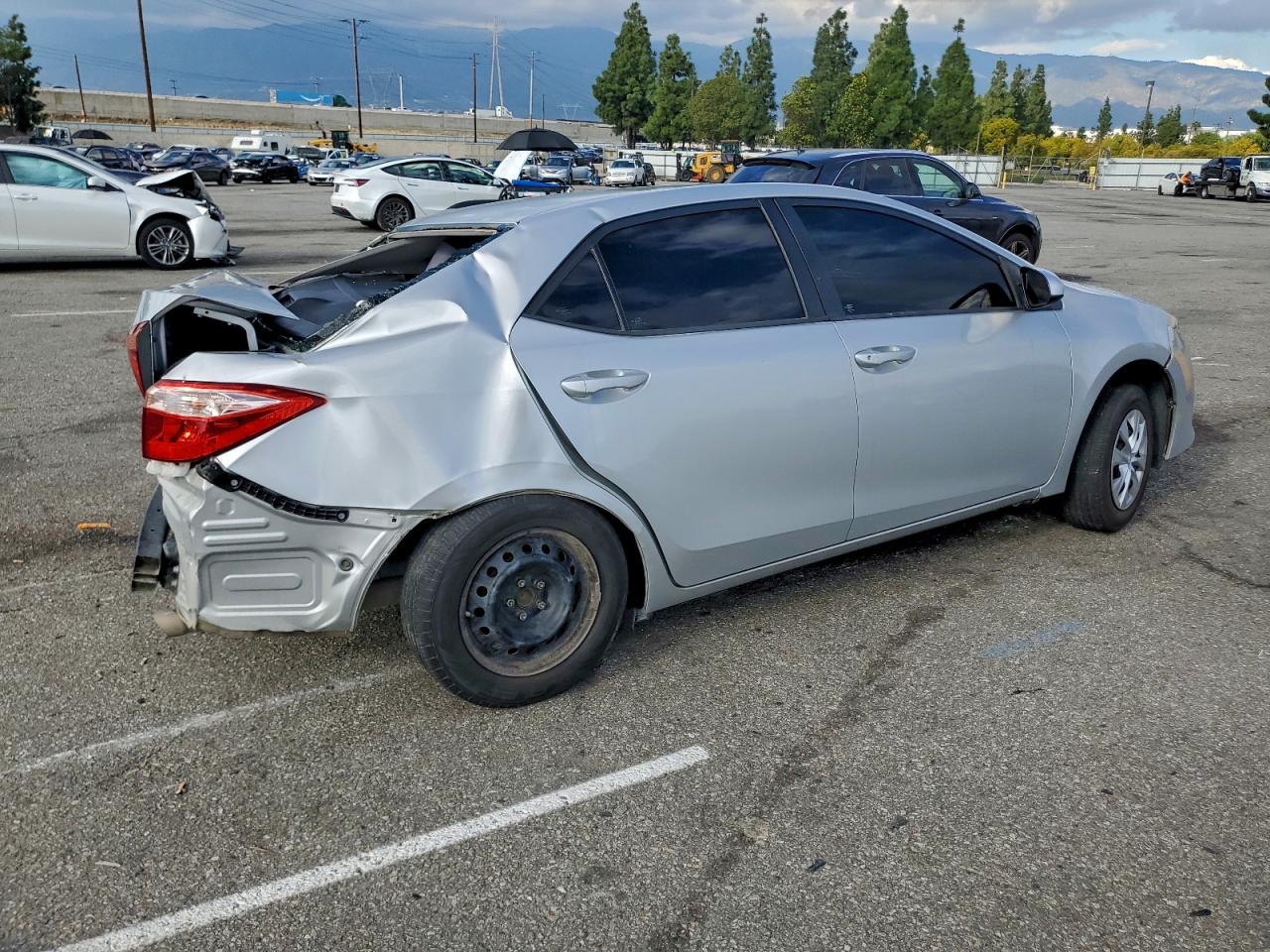 Toyota Corolla L Image 6