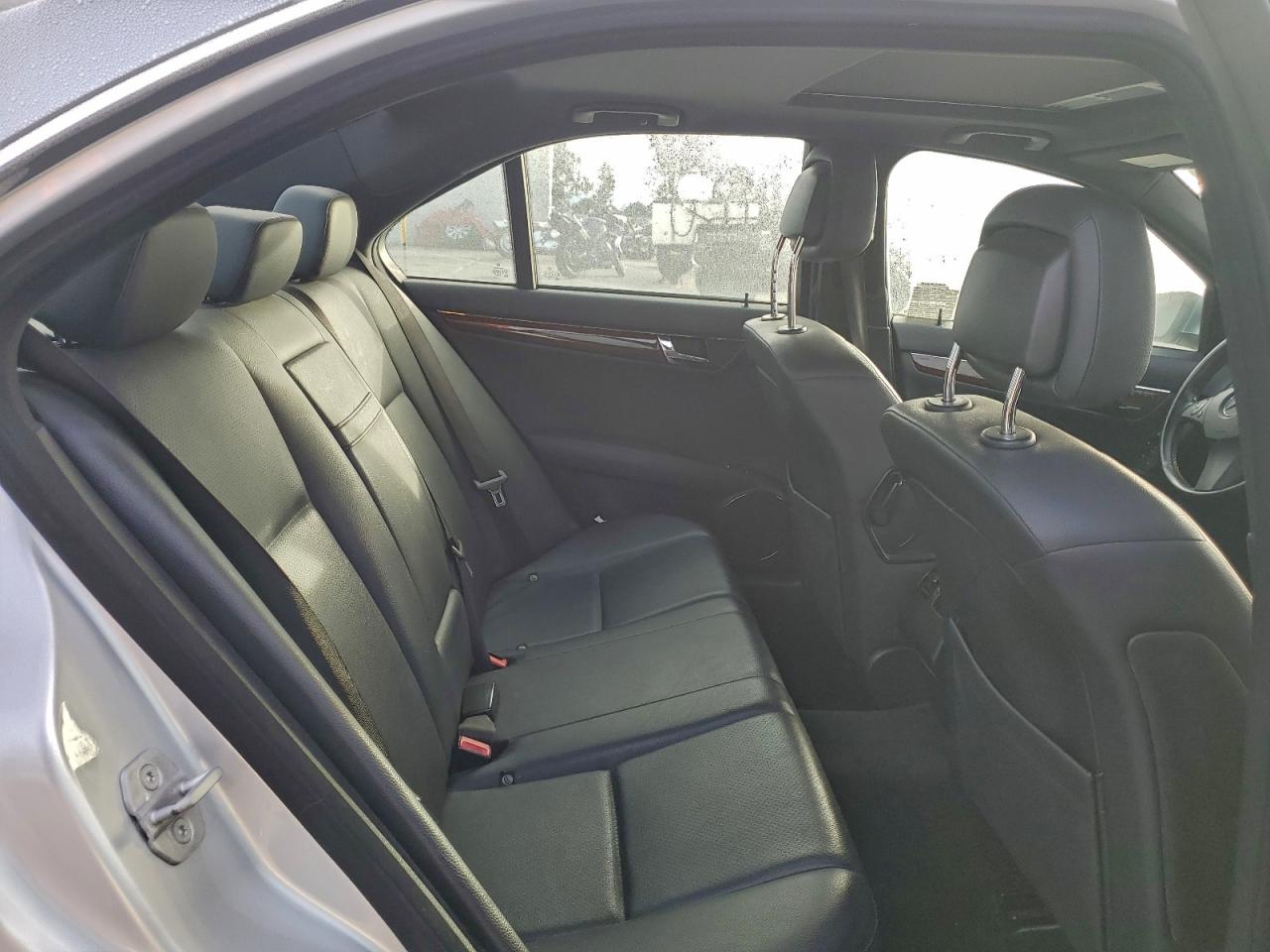 Mercedes-Benz C-Class 300 Image 10