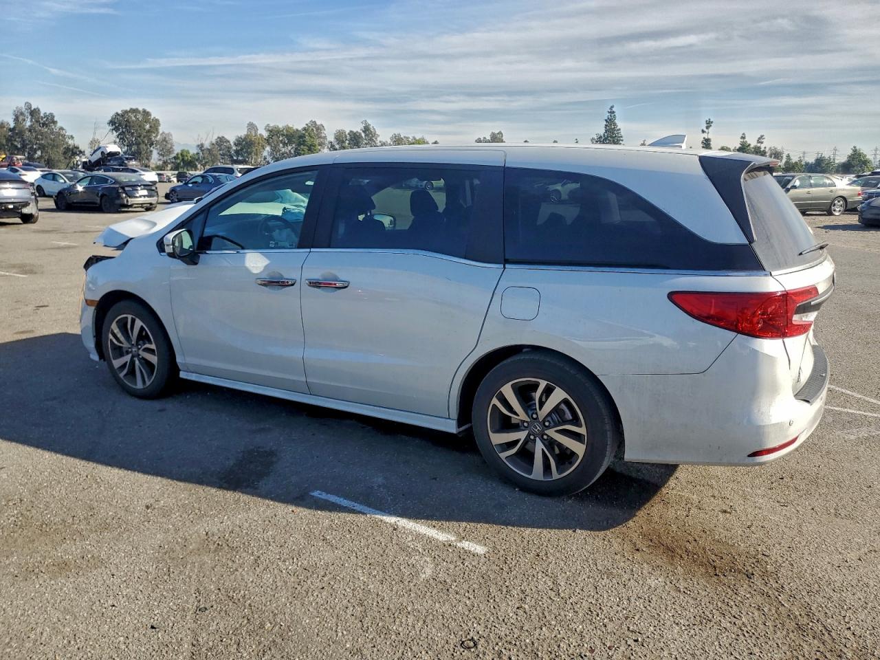 Honda Odyssey Touring Image 2