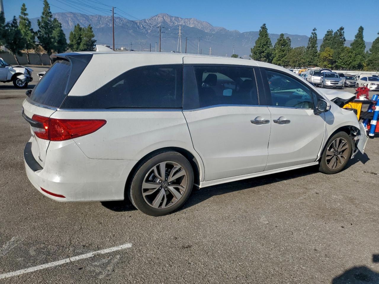 Honda Odyssey Touring Image 5