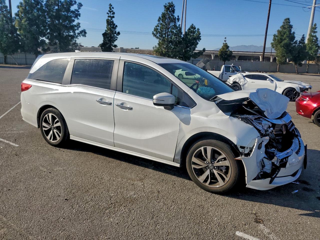 Honda Odyssey Touring Image 6