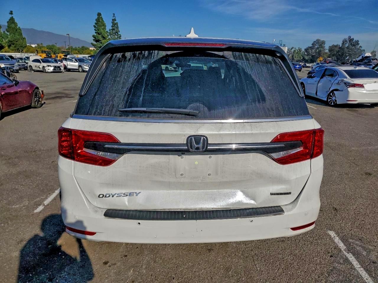 Honda Odyssey Touring Image 4