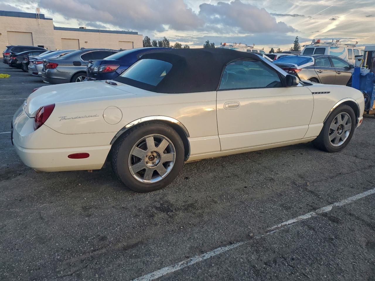 Ford Thunderbird Image 5
