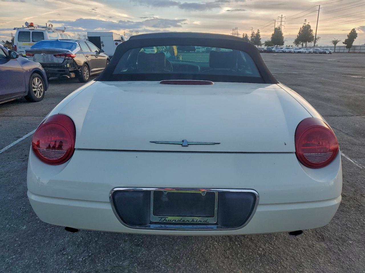 Ford Thunderbird Image 10